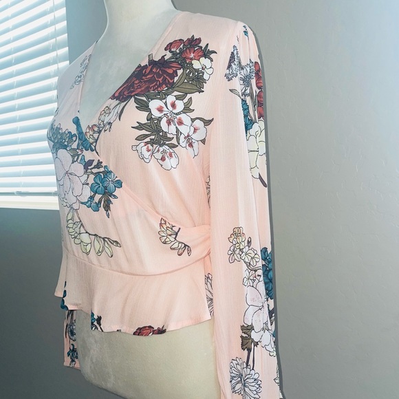 Women’s Floral Print Surplice V Neck Long Sleeve Crop Top with Peplum Waist - Picture 6 of 8